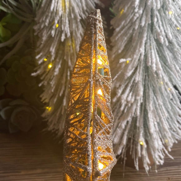 Pottery Barn Kids Shiny, Sparkly, and Glittery Light Up Silver Star Tree Topper - Picture 5 of 16